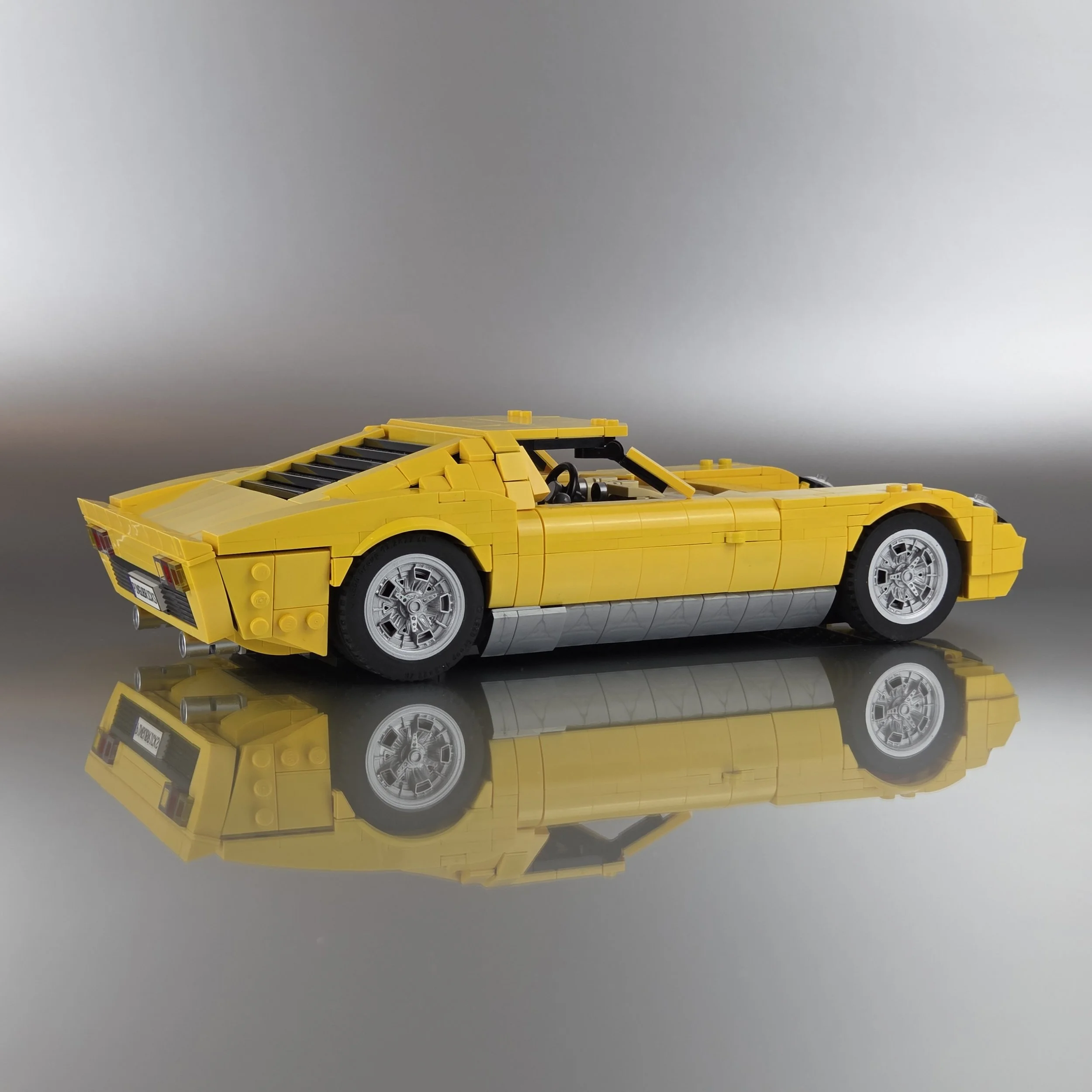 ラランページ Lamborghini Miura inspired model kit — Pingubricks